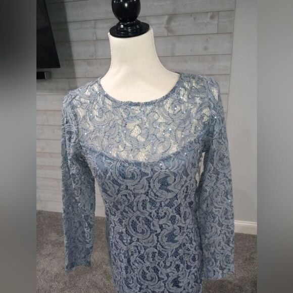 NWT! MARINA Elegant Blue Lace Evening Gown - Picture 4 of 6